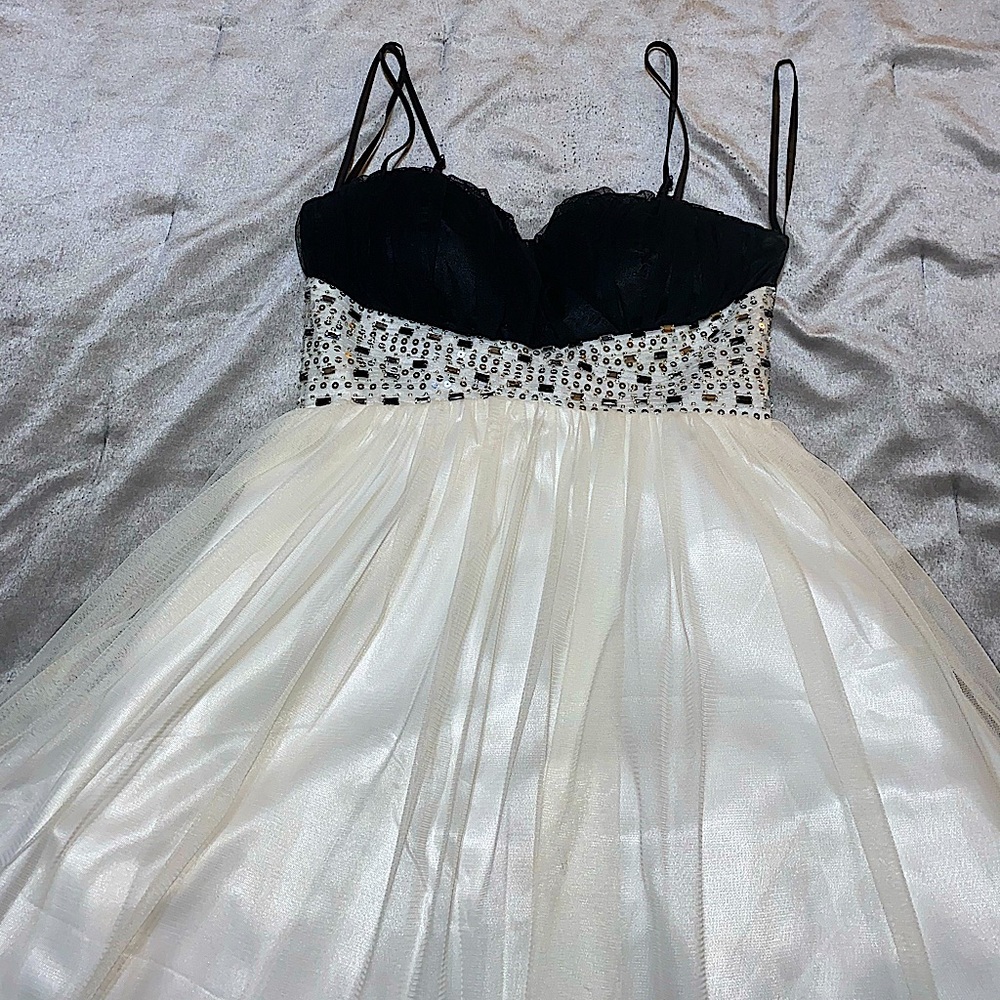 Size 9 B. Smart short dress